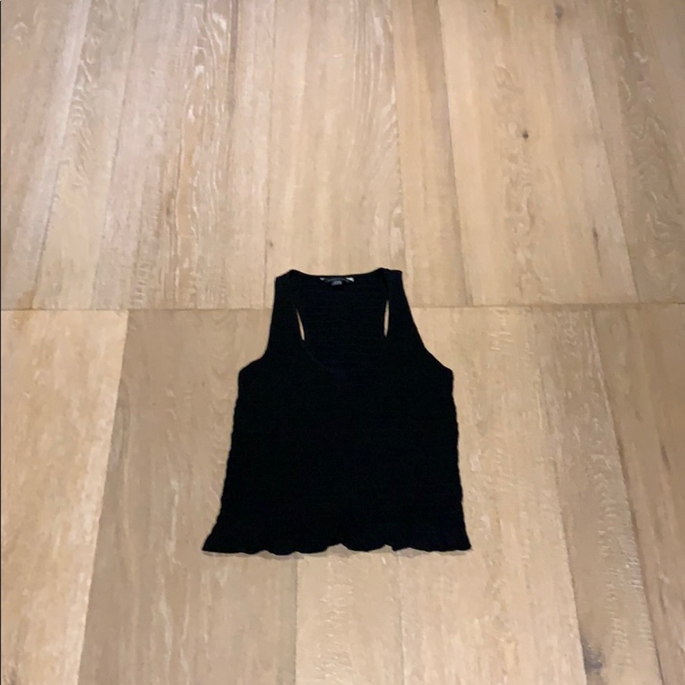 Black sleeveless form-fitting tank w/ ruffled edge